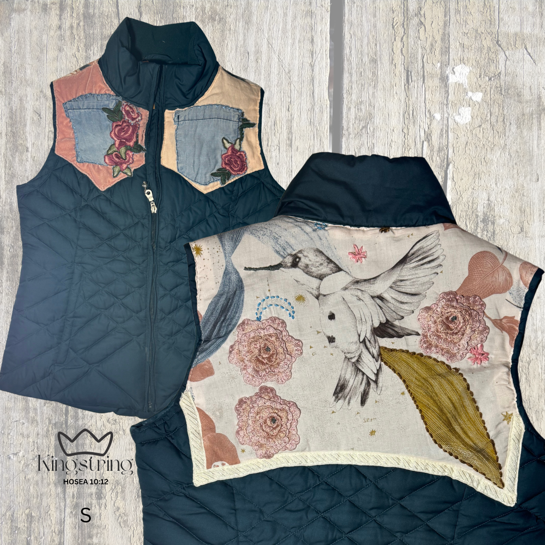 #449 Navy Embroidered Hummingbird